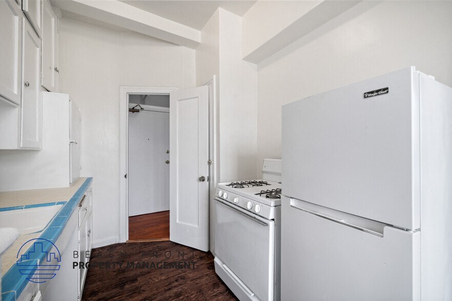 More Photos Of 512 S Hobart Blvd, Los Angeles Apartments For Sale
