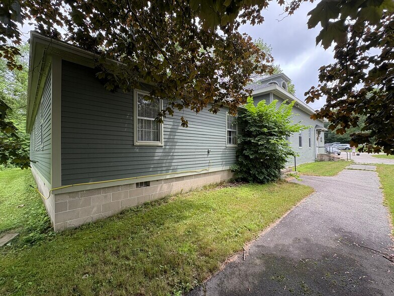 More Photos Of 88 Main St, Buxton Office Residential For Sale
