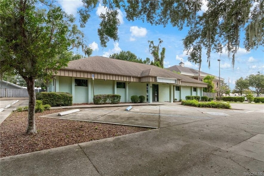 More Photos Of 102 E Highland Blvd, Inverness Drugstore For Lease