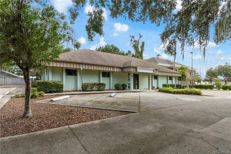 More Photos Of 102 E Highland Blvd, Inverness Drugstore For Sale