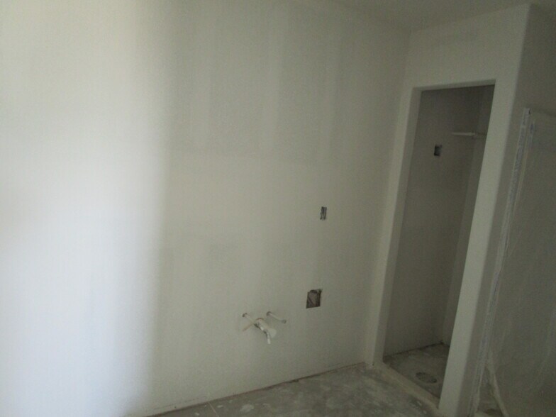 More Photos Of 365 Airlinks Dr, Garden City Industrial For Sale