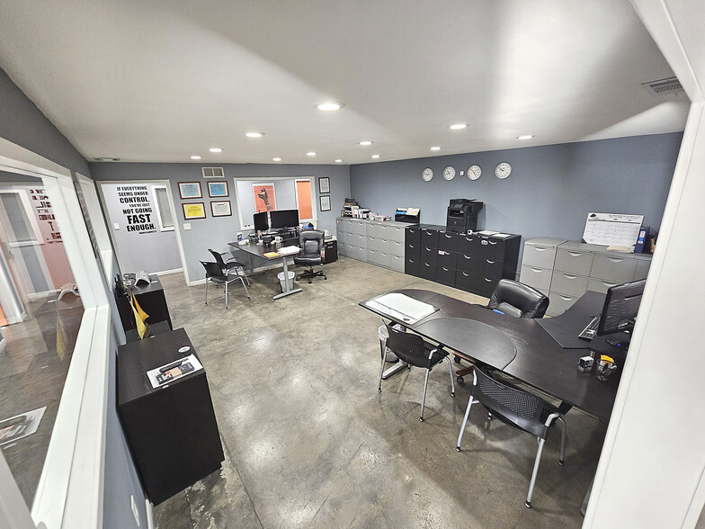 More Photos Of 2420-2424 Ontario St, Burbank Warehouse For Lease