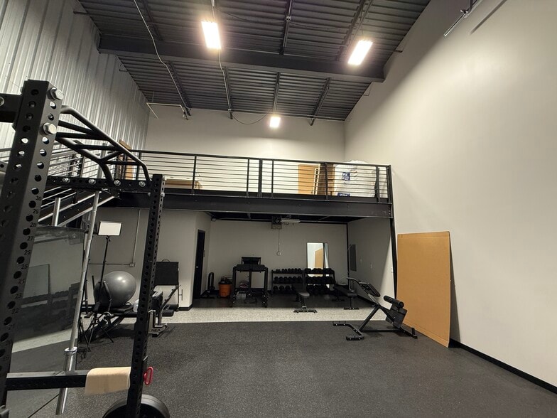 More Photos Of 1925 Deer Creek Rd, Monument Showroom For Lease