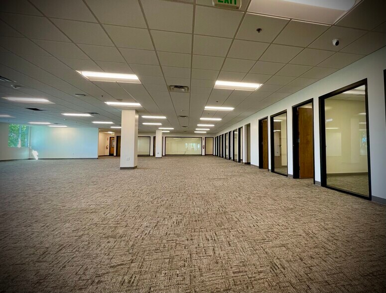 More Photos Of 690 N Cofco Center Ct, Phoenix Medical For Lease