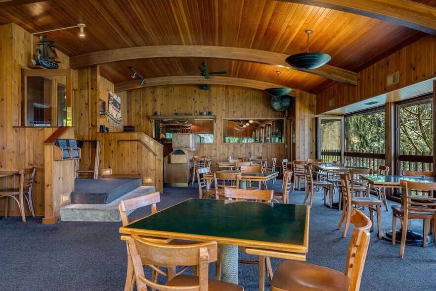 More Photos Of 1325 E Columbia River Hwy, Troutdale Restaurant For Sale