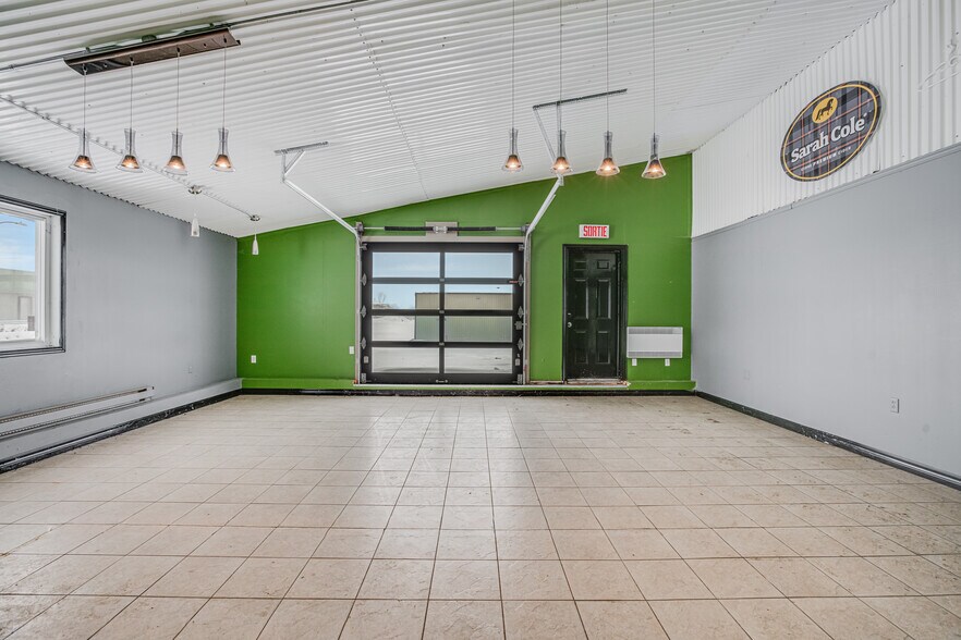 More Photos Of 19 Terry Fox Dr, Vankleek Hill Manufacturing For Sale