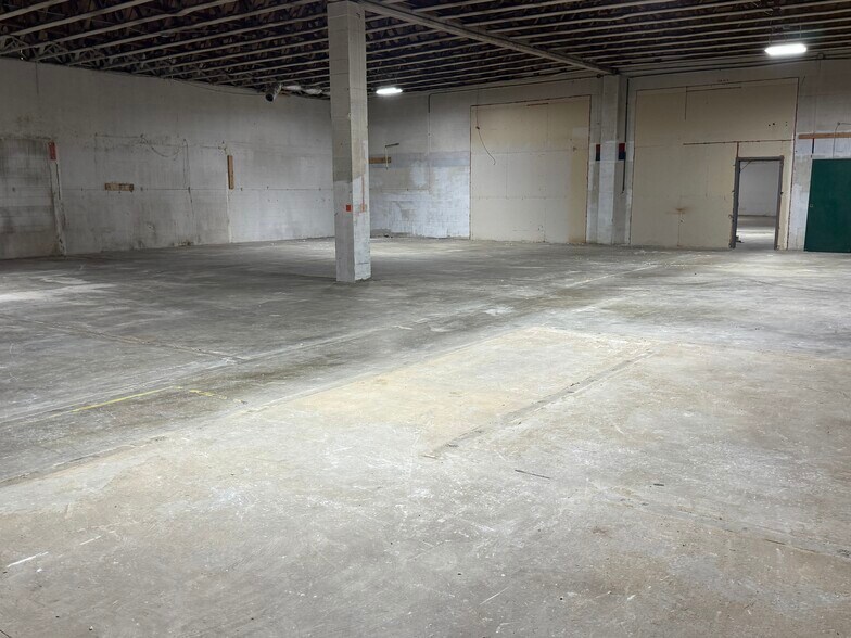 More Photos Of 212 N Gales St, Port Angeles Warehouse For Lease