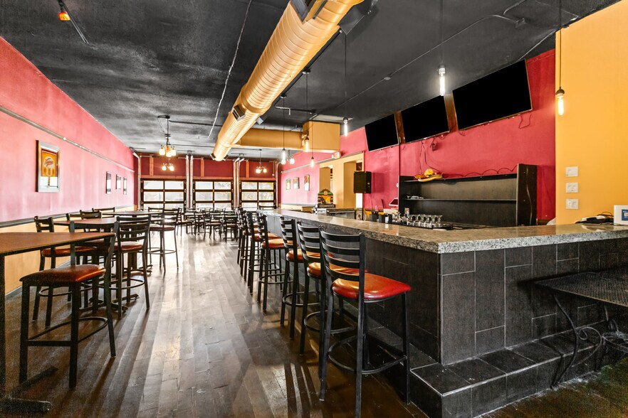 More Photos Of 8018 Lincoln Ave, Skokie Restaurant For Sale