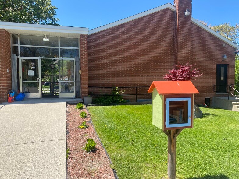 More Photos Of 12065 W Outer Dr, Detroit Religious Facility For Lease