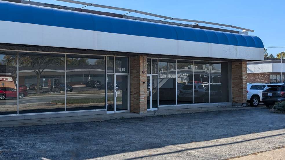 Primary Photo Of 1229 W Ogden, Downers Grove Storefront For Sale