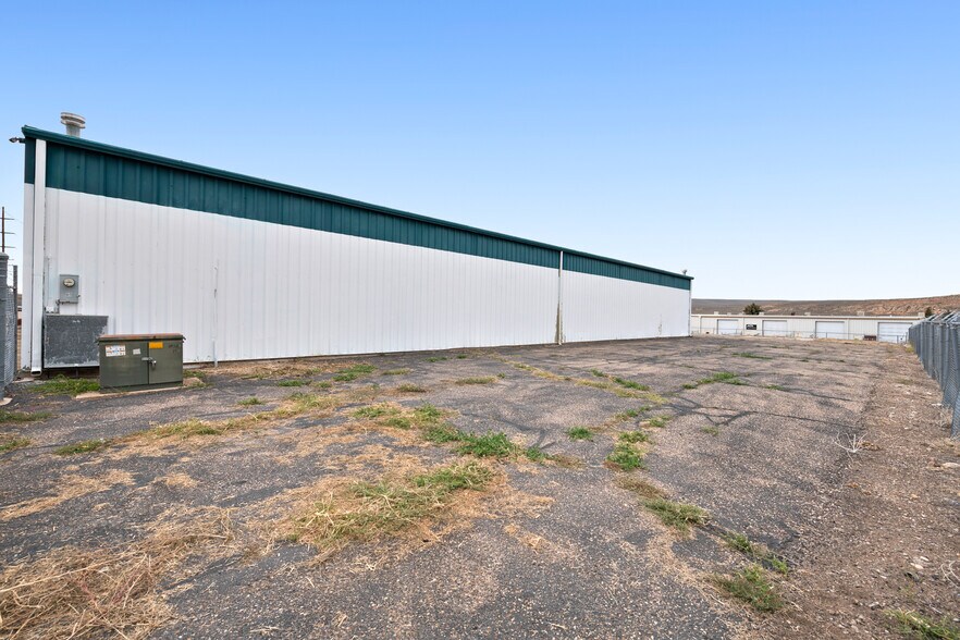 More Photos Of 80 Allegiance Cir, Evanston Industrial For Lease