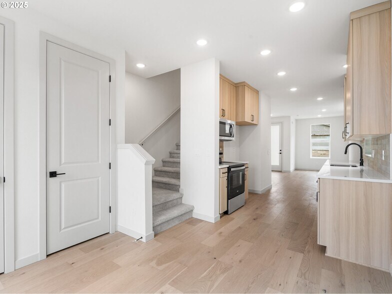 More Photos Of 305 Jetty ave, Lincoln City Multifamily For Sale