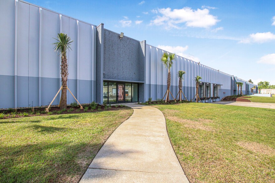 More Photos Of 7391 Pepperdam Ave, North Charleston Warehouse For Lease