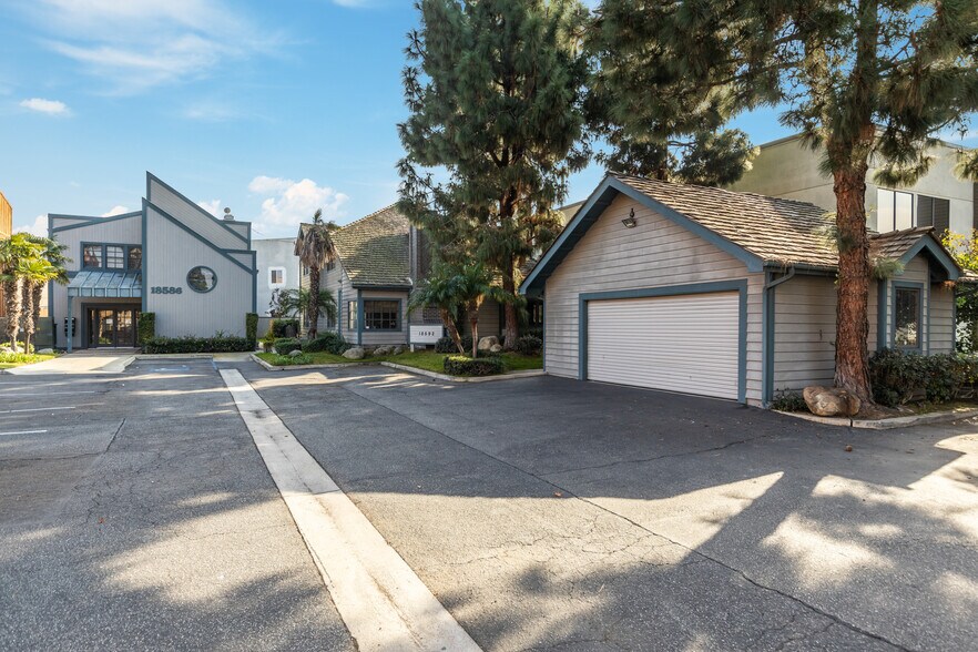 More Photos Of 18592 Main St, Huntington Beach Office For Lease