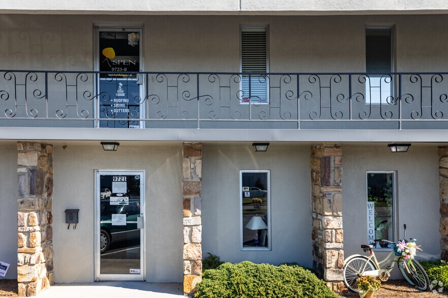 More Photos Of 9715-9727 Kingston Pike, Knoxville Freestanding For Lease