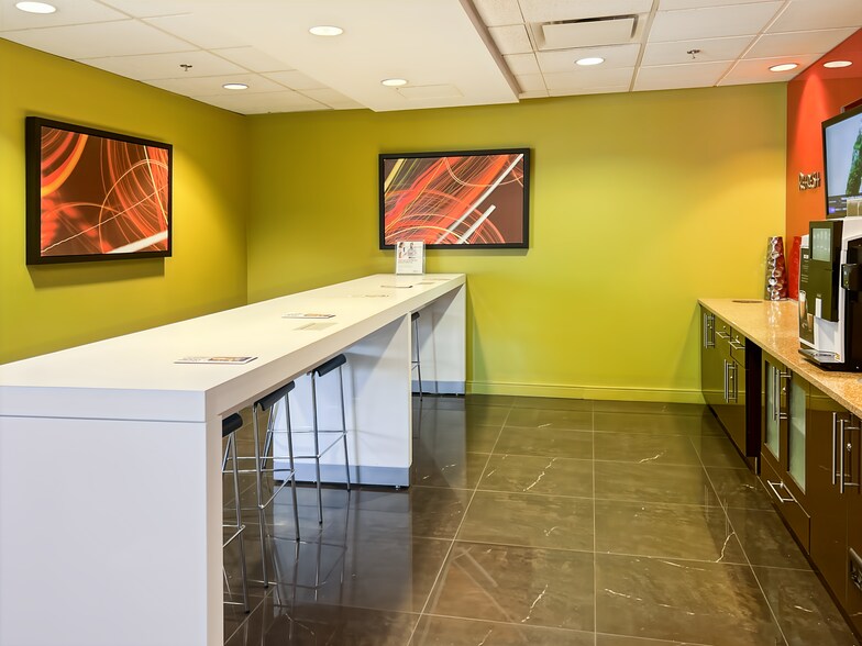 More Photos Of 1631 Dickson Av, Kelowna Coworking Space