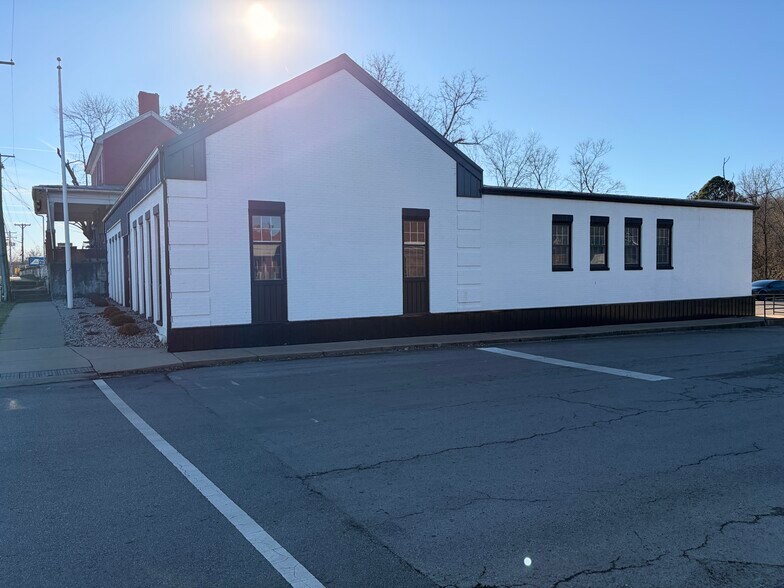 More Photos Of 201 S Main St, Greensburg Post Office For Sale