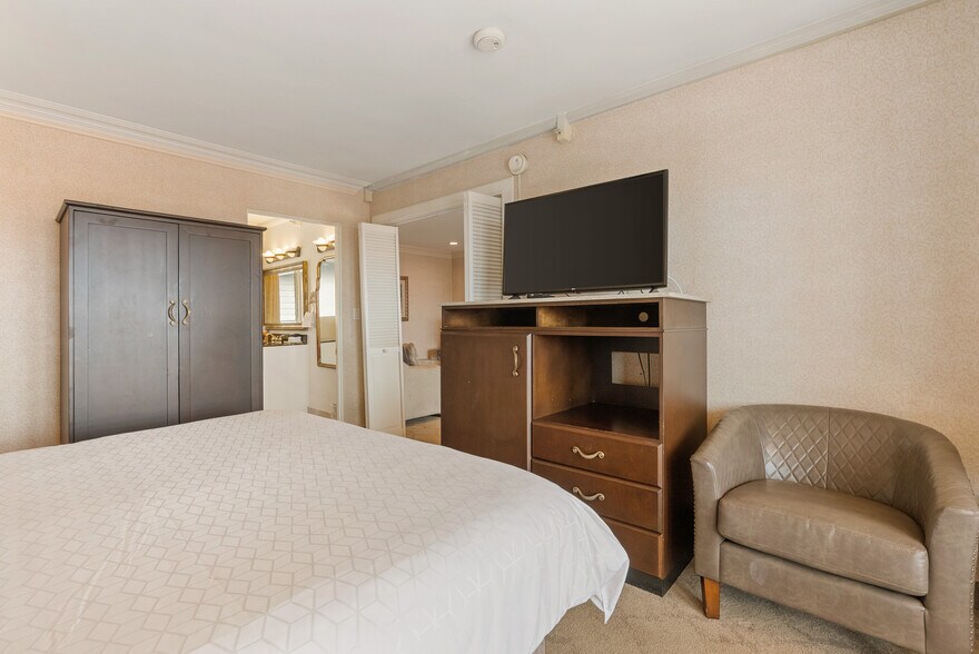 More Photos Of 690-696 S Coast Hwy, Laguna Beach, Laguna Beach Hotel For Sale