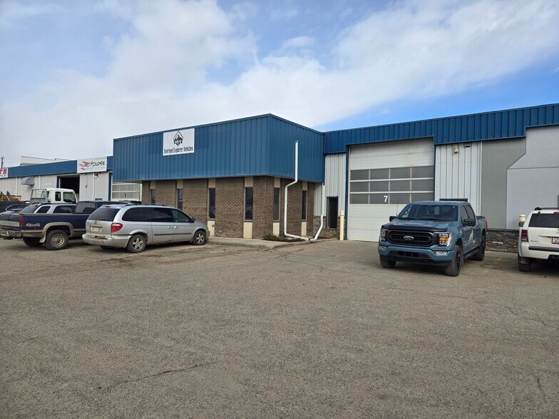More Photos Of 8319 Chiles Industrial Av, Red Deer Warehouse For Sale