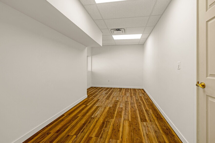 More Photos Of 282 Malibu St, Castle Rock Light Manufacturing For Sale