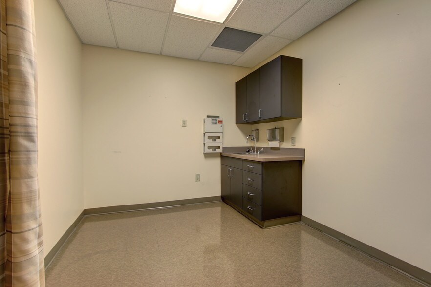 More Photos Of 9441 Huron St, Thornton Medical For Lease
