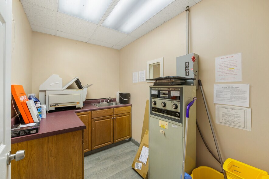 More Photos Of 3480 W Main St, League City Medical For Sale