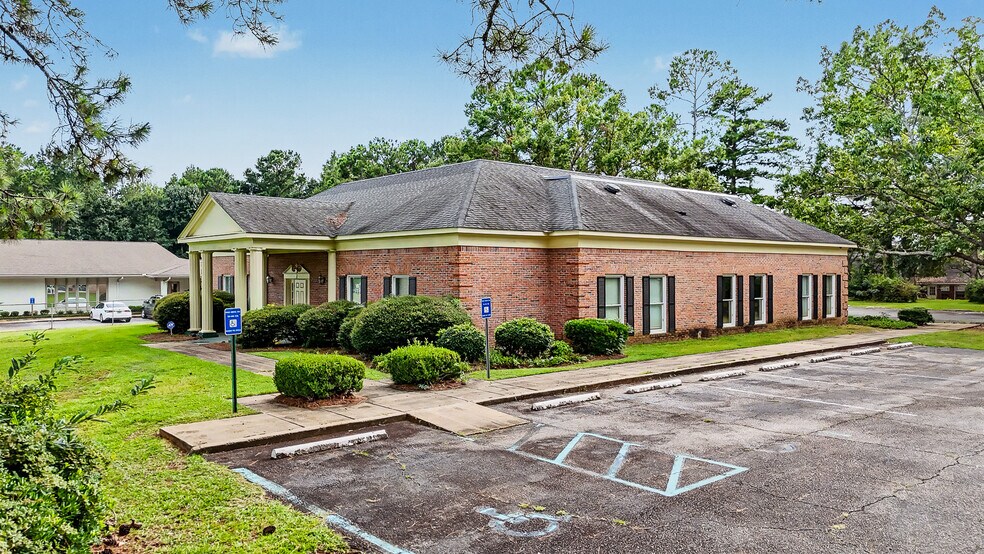 More Photos Of 127 N Westover Blvd, Albany Office For Sale