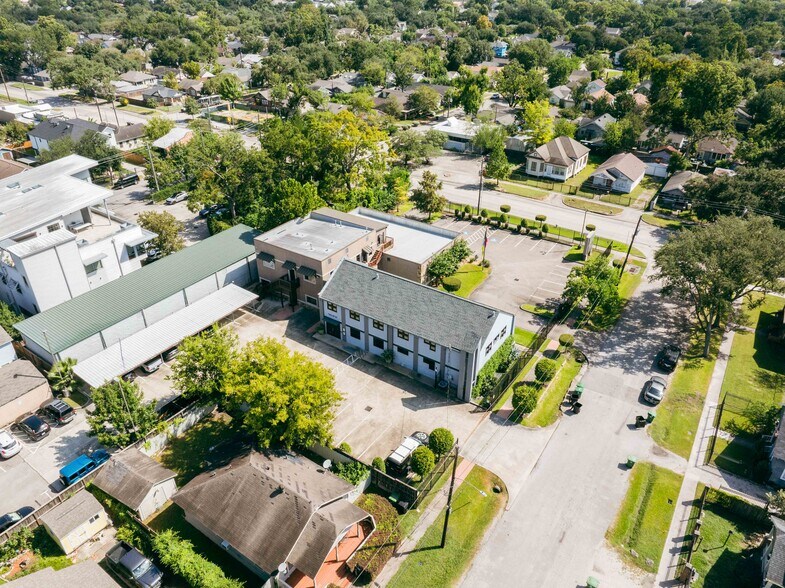 More Photos Of 733 E 12th 1/2 St, Houston Office For Sale