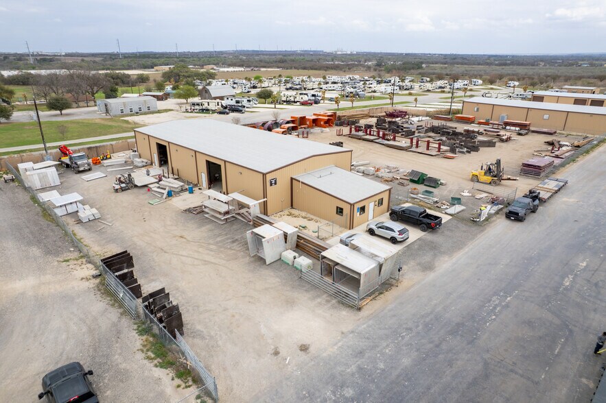 More Photos Of 7977 Old Bastrop Rd, New Braunfels Unknown For Lease
