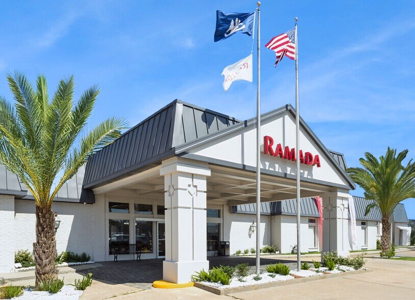 More Photos Of 1400 W Tunnel Blvd, Houma Hotel For Lease