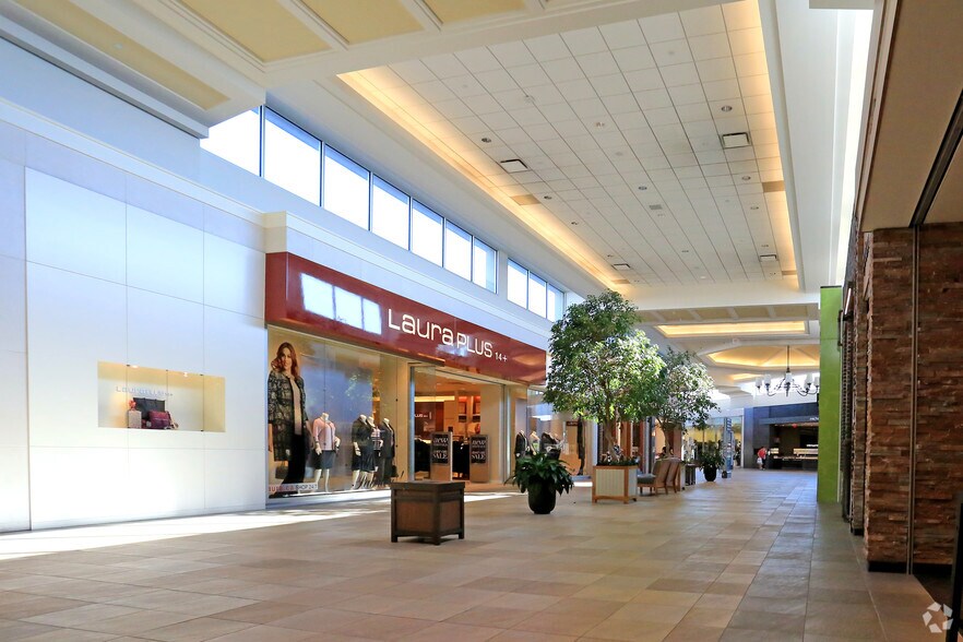 More Photos Of 509 Bayfield St, Barrie General Retail For Lease