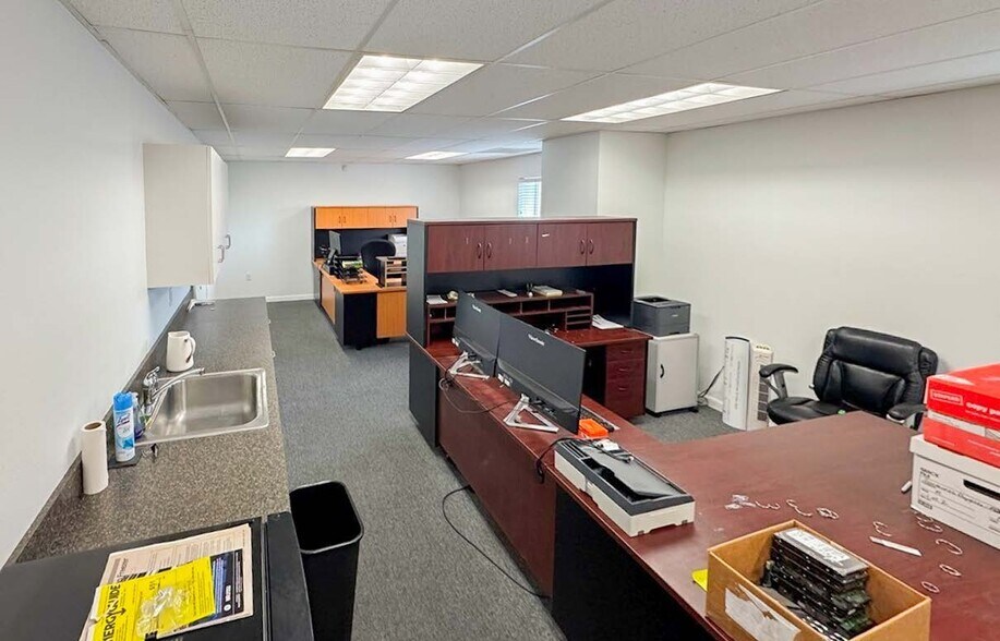 More Photos Of 960 SE Monmouth Cut OFF Rd, Dallas Warehouse For Sale