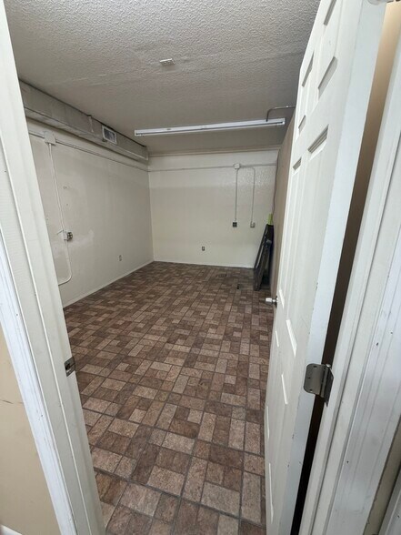 More Photos Of 9139 Park Blvd, Seminole Unknown For Lease
