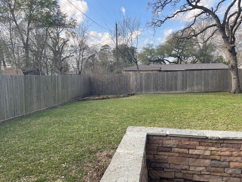 More Photos Of 408 Wilson Rd, Conroe Loft Creative Space For Lease