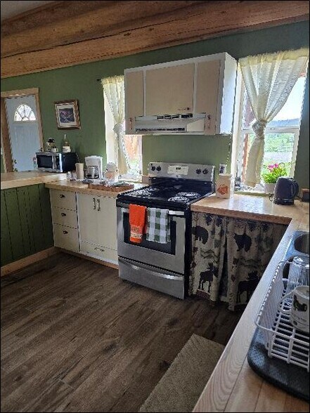 More Photos Of 1080 Stack Valley Rd, Cariboo Hotel For Sale