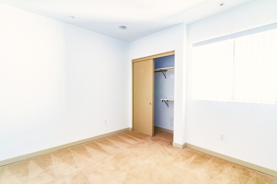 More Photos Of 11900 Courtleigh Dr, Los Angeles Apartments For Sale