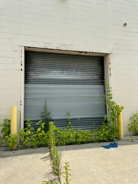More Photos Of 19100 15 Mile Rd, Clinton Township Storefront For Sale