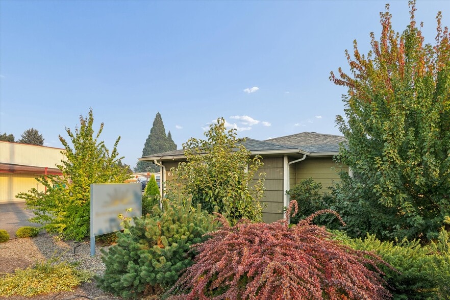 More Photos Of 615 SE 1st Ave, Canby Office For Sale