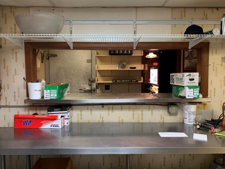 More Photos Of 10 Enfield St, Cincinnati Freestanding For Lease