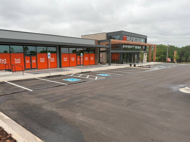 More Photos Of 3800 E 15th St, Edmond General Retail For Lease