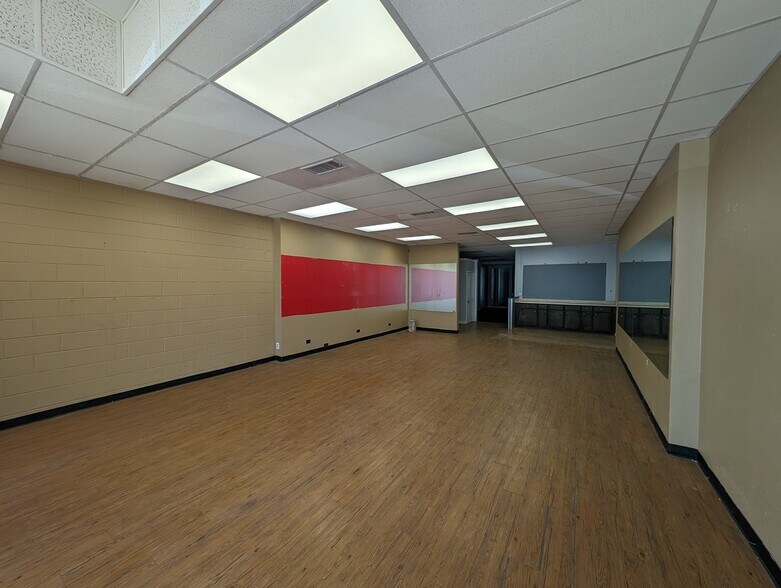 More Photos Of 712 W Scharbauer Dr, Midland Unknown For Lease