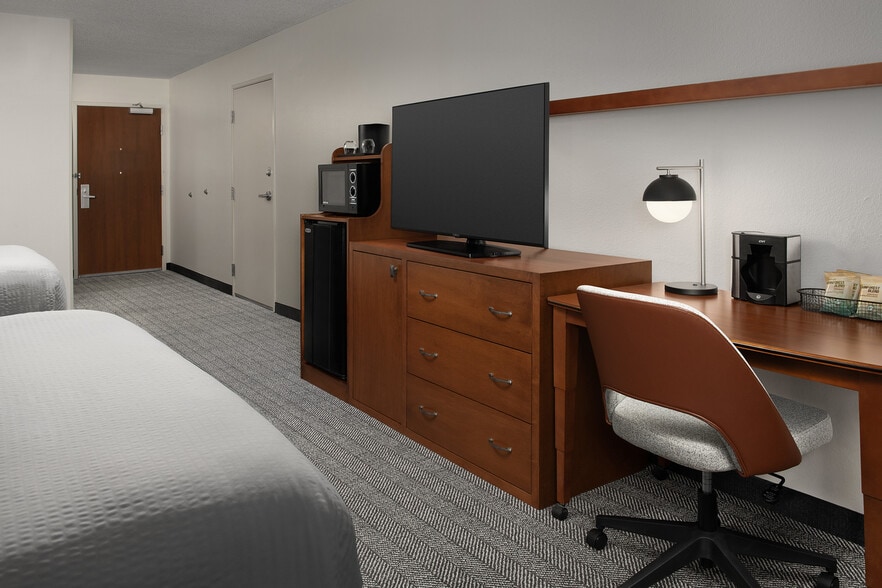 More Photos Of 905 E 23rd Pl, Panama City Hotel For Sale