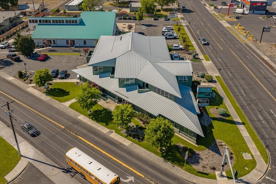 More Photos Of 1240 Pioneer Way S, Moses Lake Office For Sale