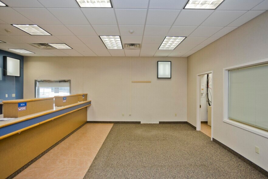 More Photos Of 422 Main St, Easthampton Freestanding For Lease