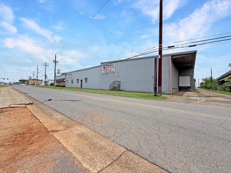 More Photos Of 2501 17th St, Tuscaloosa Warehouse For Lease