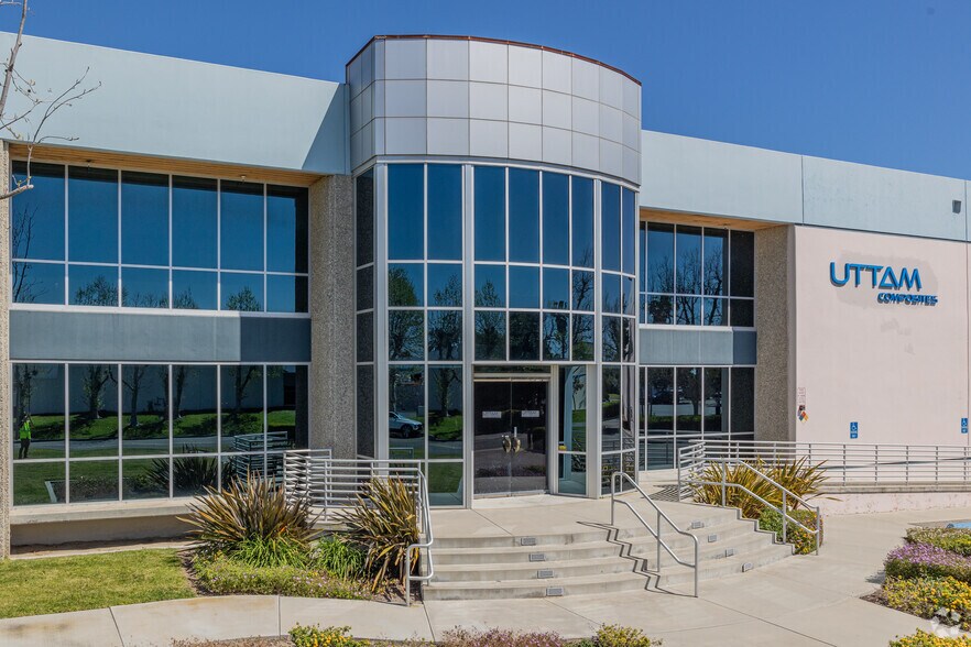 More Photos Of 11700 Monarch St, Garden Grove Warehouse For Sale