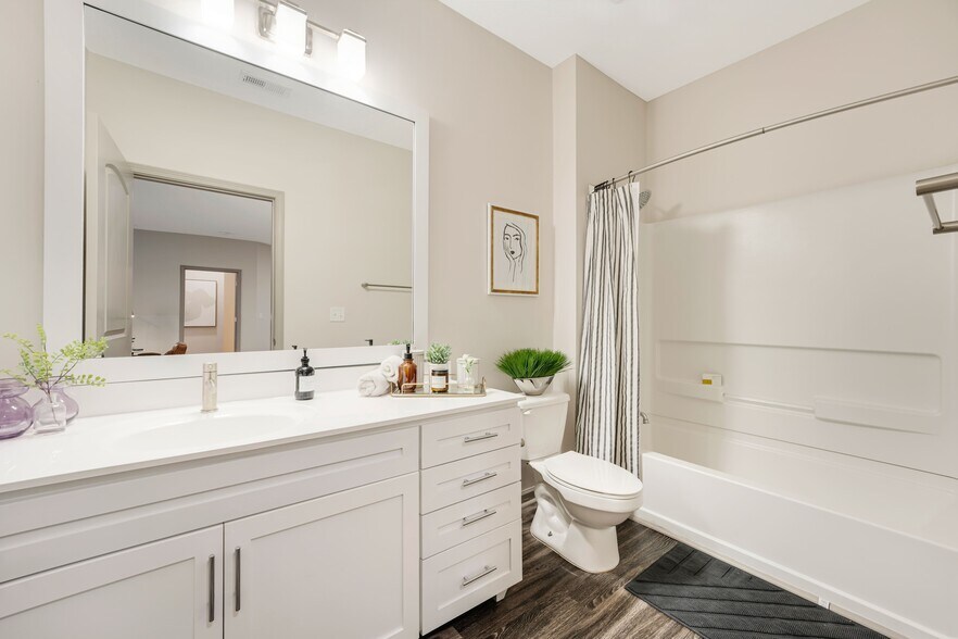 More Photos Of 900 E Six Forks Rd, Raleigh Apartments For Lease