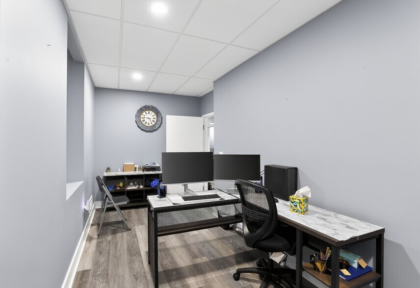 More Photos Of 1501 N Walnut St, Wilmington Office For Sale