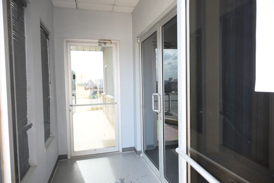 More Photos Of 3611 E State Highway 158, Midland Manufacturing For Sale