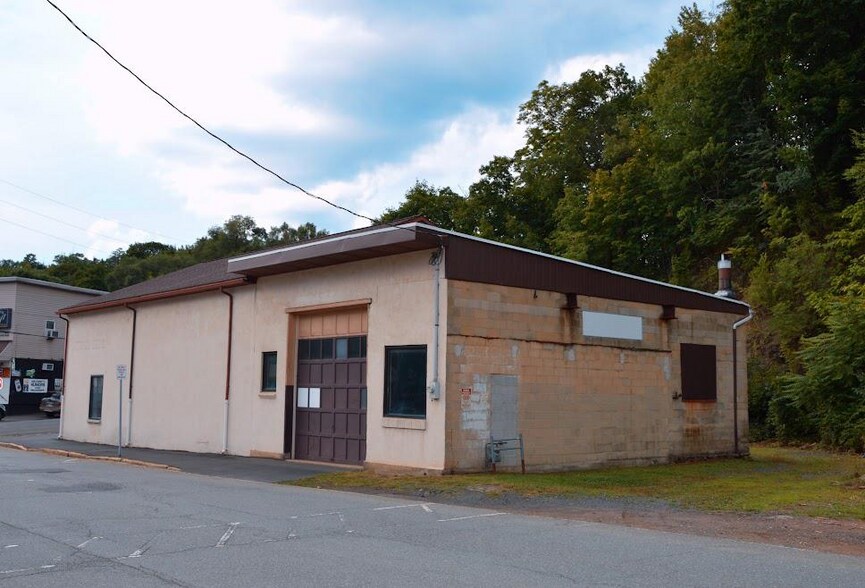 More Photos Of 700 N Centre St, Pottsville Light Distribution For Sale